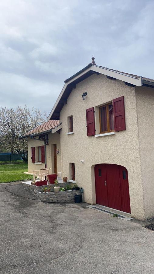 Au Gres Du Vent Apartment Ruy-Montceau Екстериор снимка